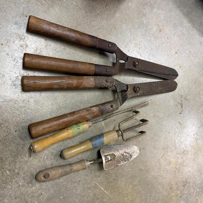 Terra Cotta Pots & Gardening Tools (WS-MG)