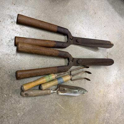Terra Cotta Pots & Gardening Tools (WS-MG)
