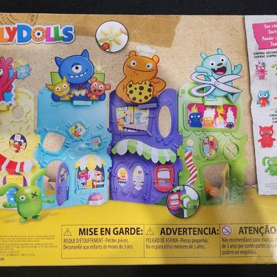 Sale Photo Thumbnail #326: Genuine 2018 Hasbro Ugly Dolls Uglyville Unfolder + NIB