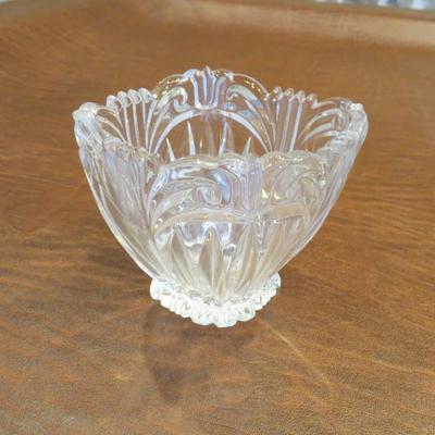 Sale Photo Thumbnail #35: small clear glass Oneida crystal bowl, 4" tall