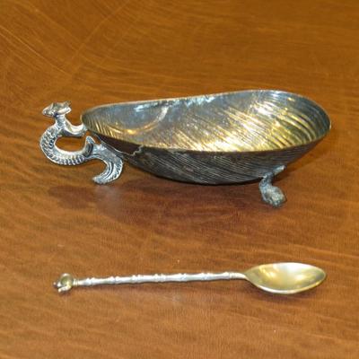 Sale Photo Thumbnail #49: Small silverplate shell shaped salt cellar and spoon set