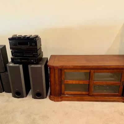 Sale Photo Thumbnail #15: LIVING ROOM WALL - RIGHT SIDE