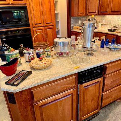 Sale Photo Thumbnail #37: CENTER ISLAND - KITCHEN