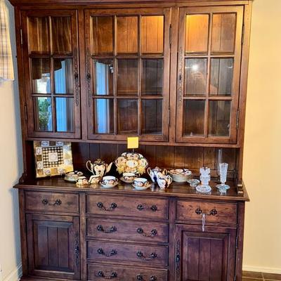 Sale Photo Thumbnail #39: DINING ROOM - BACK RIGHT. ALL DECOR INCLUDED