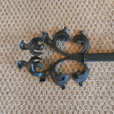 LOT 101Y: Beautiful Tapestry and Hanging Hardware