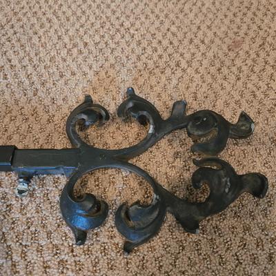 LOT 101Y: Beautiful Tapestry and Hanging Hardware