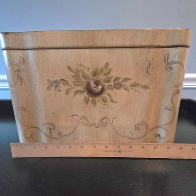 LOT 110Z: Ethan Allan Footed Wooden Box and Two Jar Candles