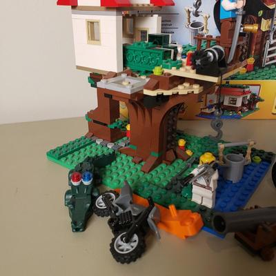LOT 123B: Lego Creator Family House, Tree House, Tow Truck & Car