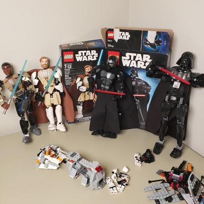 LOT 125B: Lego Star Wars Buildable Figures & Mini Figures with Building Sets