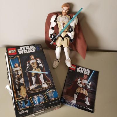 LOT 125B: Lego Star Wars Buildable Figures & Mini Figures with Building Sets