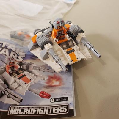 LOT 125B: Lego Star Wars Buildable Figures & Mini Figures with Building Sets