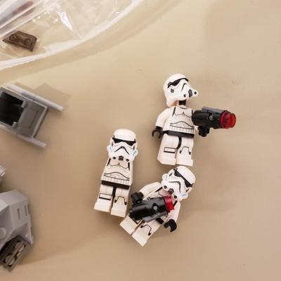 LOT 125B: Lego Star Wars Buildable Figures & Mini Figures with Building Sets