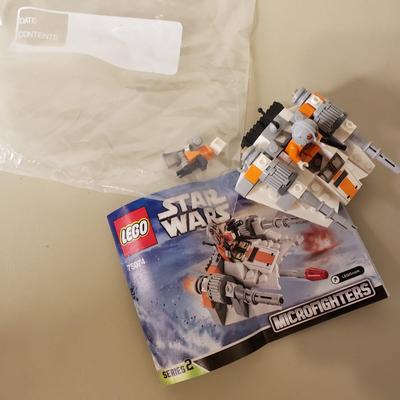 LOT 125B: Lego Star Wars Buildable Figures & Mini Figures with Building Sets