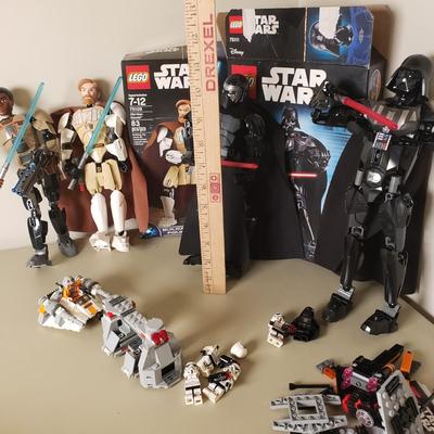 LOT 125B: Lego Star Wars Buildable Figures & Mini Figures with Building Sets
