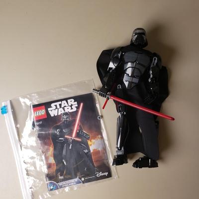 LOT 125B: Lego Star Wars Buildable Figures & Mini Figures with Building Sets