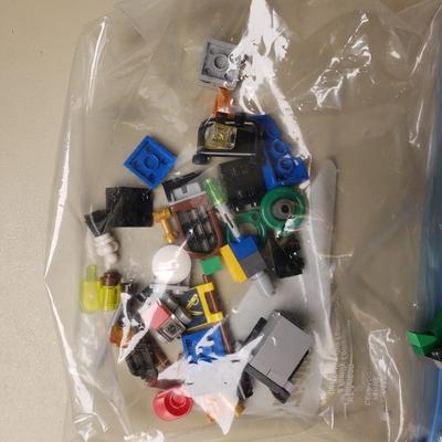 LOT 127B: Lego SpongeBob Flying Dutchman, Bikini Bottom Undersea Party & Set of 3 Cartoon Network Mixels