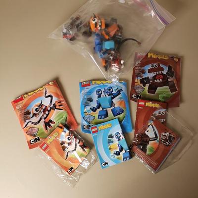 LOT 127B: Lego SpongeBob Flying Dutchman, Bikini Bottom Undersea Party & Set of 3 Cartoon Network Mixels