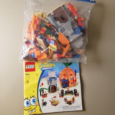 LOT 127B: Lego SpongeBob Flying Dutchman, Bikini Bottom Undersea Party & Set of 3 Cartoon Network Mixels