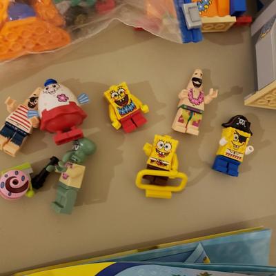 LOT 127B: Lego SpongeBob Flying Dutchman, Bikini Bottom Undersea Party & Set of 3 Cartoon Network Mixels