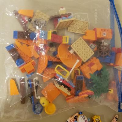 LOT 127B: Lego SpongeBob Flying Dutchman, Bikini Bottom Undersea Party & Set of 3 Cartoon Network Mixels