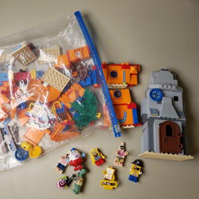 LOT 127B: Lego SpongeBob Flying Dutchman, Bikini Bottom Undersea Party & Set of 3 Cartoon Network Mixels