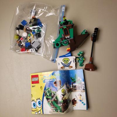 LOT 127B: Lego SpongeBob Flying Dutchman, Bikini Bottom Undersea Party & Set of 3 Cartoon Network Mixels