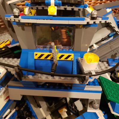 LOT 129B: Lego Jurassic World Sets-Raptor Rampage, Dilophosaurus Ambush, Pteranodon Capture, T Rex Tracker, Indominus Rex Breakout