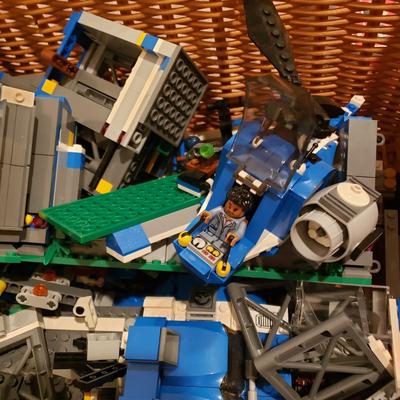 LOT 129B: Lego Jurassic World Sets-Raptor Rampage, Dilophosaurus Ambush, Pteranodon Capture, T Rex Tracker, Indominus Rex Breakout