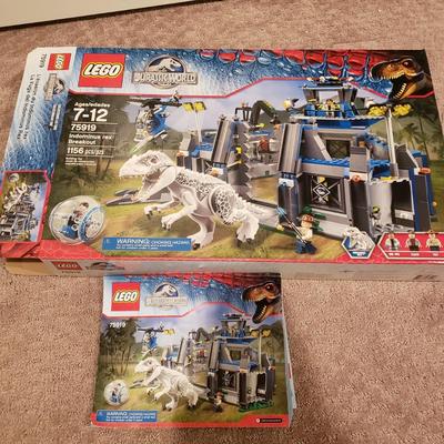 LOT 129B: Lego Jurassic World Sets-Raptor Rampage, Dilophosaurus Ambush, Pteranodon Capture, T Rex Tracker, Indominus Rex Breakout