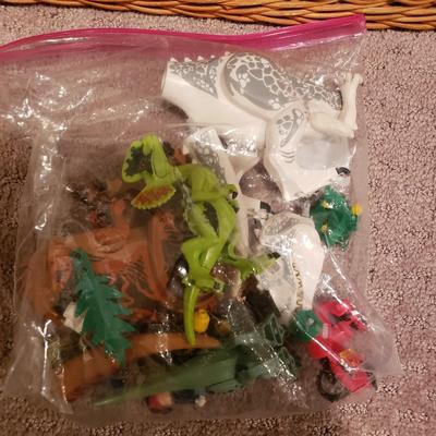 LOT 129B: Lego Jurassic World Sets-Raptor Rampage, Dilophosaurus Ambush, Pteranodon Capture, T Rex Tracker, Indominus Rex Breakout