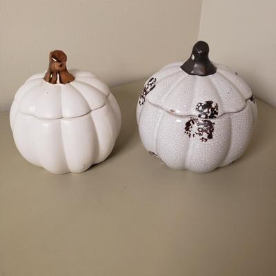 LOT 131B: Pumpkin Decor-Lighted Pumpkins, Candles, Large Framed Canvas & More