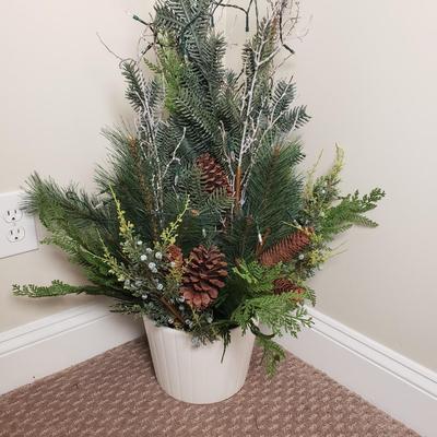 LOT 138B: Pair of Glitter Nutcrackers & Artificial Winter Topiary