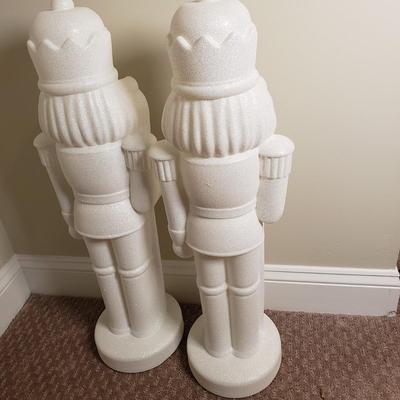 LOT 138B: Pair of Glitter Nutcrackers & Artificial Winter Topiary