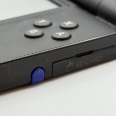 LOT 150K: Nintendo DSi w/ Charger