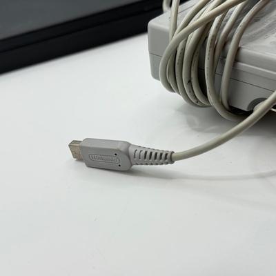 LOT 150K: Nintendo DSi w/ Charger