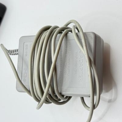 LOT 150K: Nintendo DSi w/ Charger