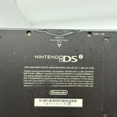 LOT 150K: Nintendo DSi w/ Charger