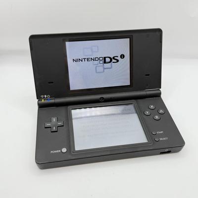 LOT 150K: Nintendo DSi w/ Charger