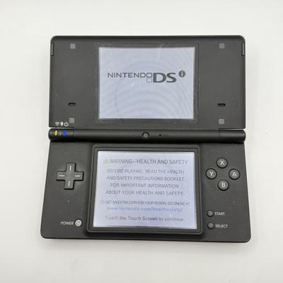 LOT 150K: Nintendo DSi w/ Charger