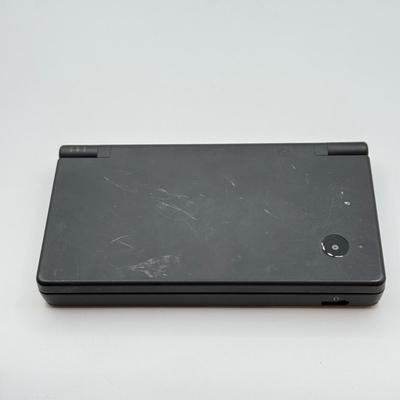 LOT 150K: Nintendo DSi w/ Charger