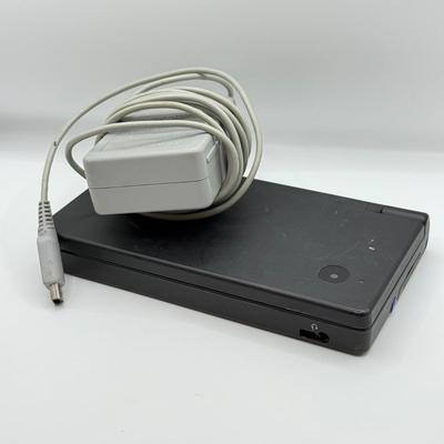 LOT 150K: Nintendo DSi w/ Charger