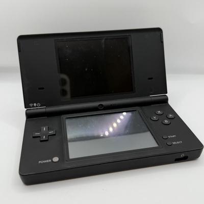 LOT 150K: Nintendo DSi w/ Charger