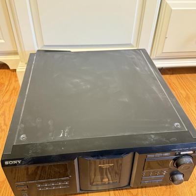 LOT 158L: Sony CD Player Model CDP-CX455