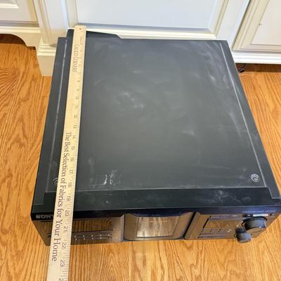 LOT 158L: Sony CD Player Model CDP-CX455