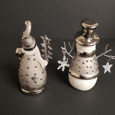 LOT 181B: White & Silver Holiday/Winter Decor; Tea Light Holders & More
