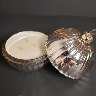 LOT 181B: White & Silver Holiday/Winter Decor; Tea Light Holders & More