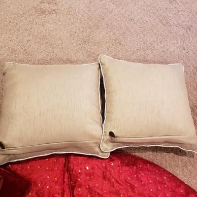 LOT 189B: Christmas Tree Skirt, Decorative Pillows & Stockings with 5 Hooks