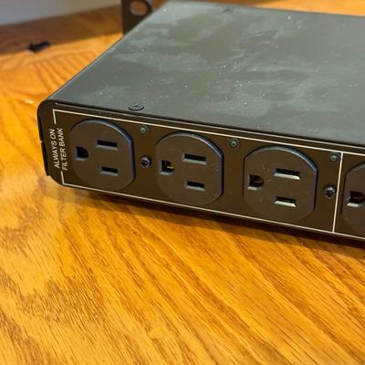 LOT 241: Wattbox WB-200-9HTR