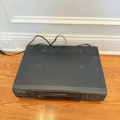 LOT 243: Mitsubishi VCR HS-U748