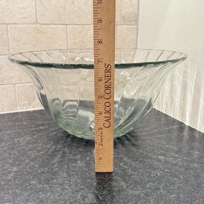 LOT 247K: Two Anchor Hocking Bowls & 2 Cake Stands